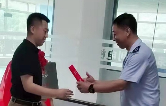 “青•税小家”联络站成立|大连伟德体育总经理于亮出任站长